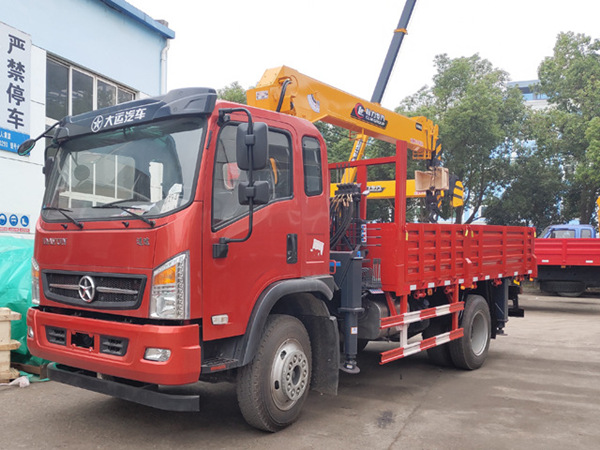 大運藍牌5噸隨車吊-程力小型隨車吊