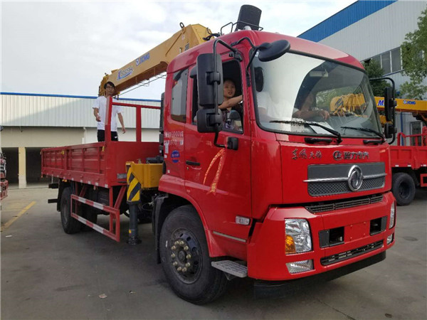 東風天錦5100軸距8噸隨車吊-程力直臂隨車吊