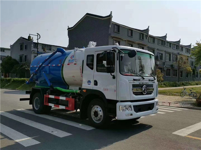 東風(fēng)D9排半帶臥10-12方吸污車